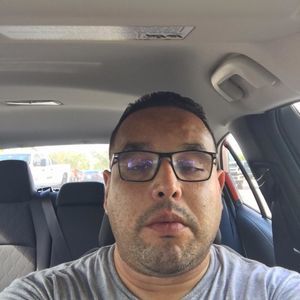 Meet your Posher, Hans enrique